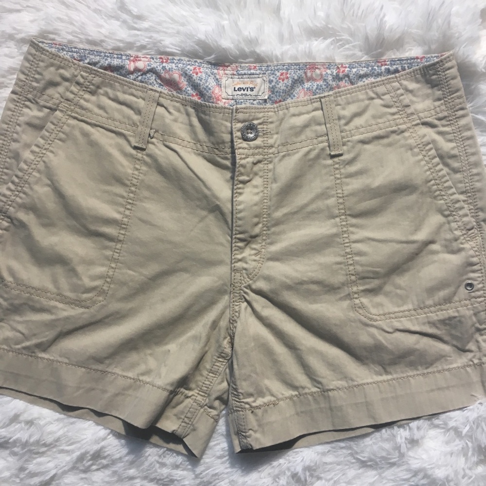 🌼EUC🌼 Levi’s Khaki Shorts